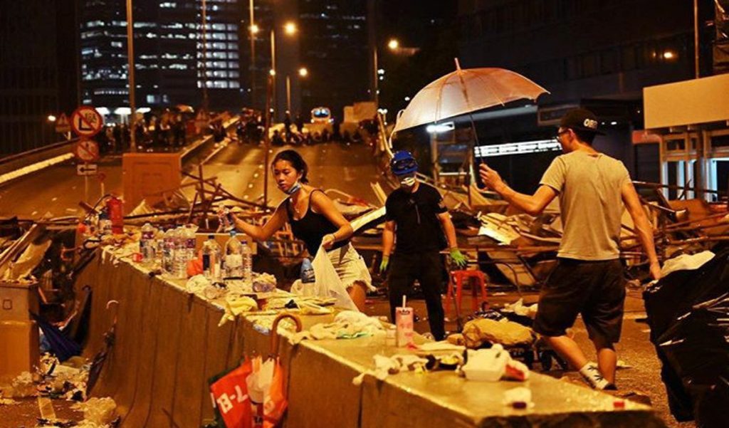 hong kong protest trash