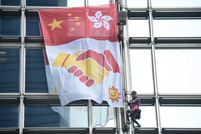LOOK: 'French Spider-Man' Climbs Skyscraper to Hang 'Peace Banner' 1 2001a441c26598cd58dfe4b1bc5ccd9bb2734203