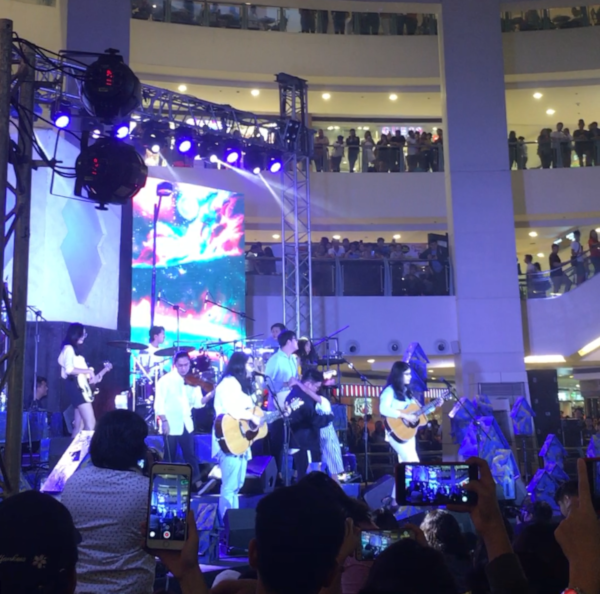 Couple Gets Surprise of Their Dreams When Ben&Ben Serenades Them Onstage 2 benben concert close up couple