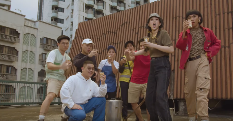 LOOK: Alex Gonzaga, Mimiyuuuh, Perea Street and G-Force Team-up in a Hilarious Music Video 2 5db2861eaf026 5db2861eaf078LOOK Alex Gonzaga Mimiyuuuh Perea Street and G Force Team up in a Hilarious Music Video 4.PNG