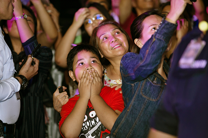 BGC Aglow Crowd reaction 1