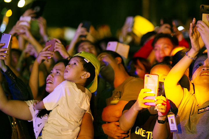 BGC Aglow Crowd reaction 2