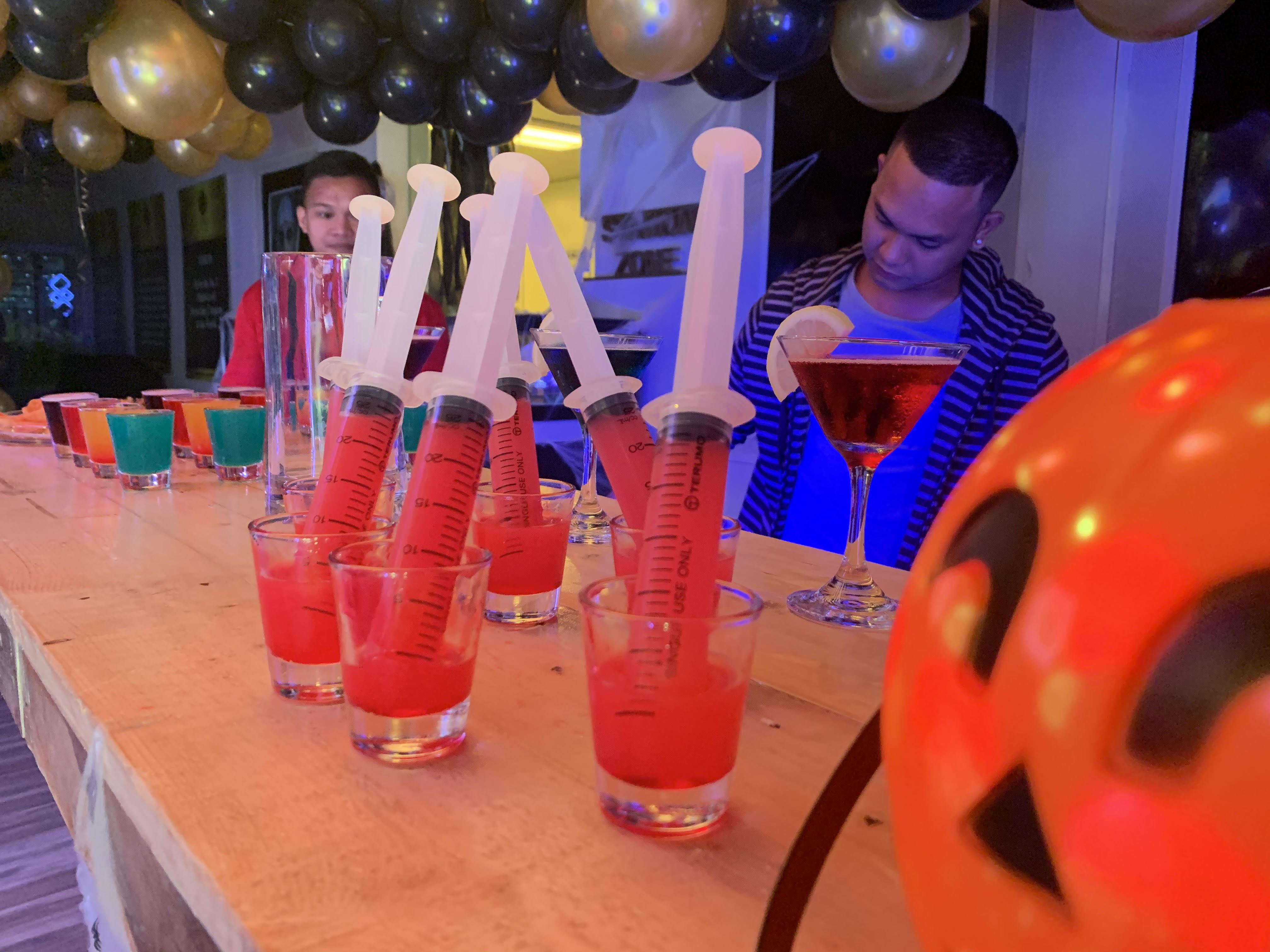 Want Drinks at Your Next Party Try This MOBILE Cocktail Bar 2