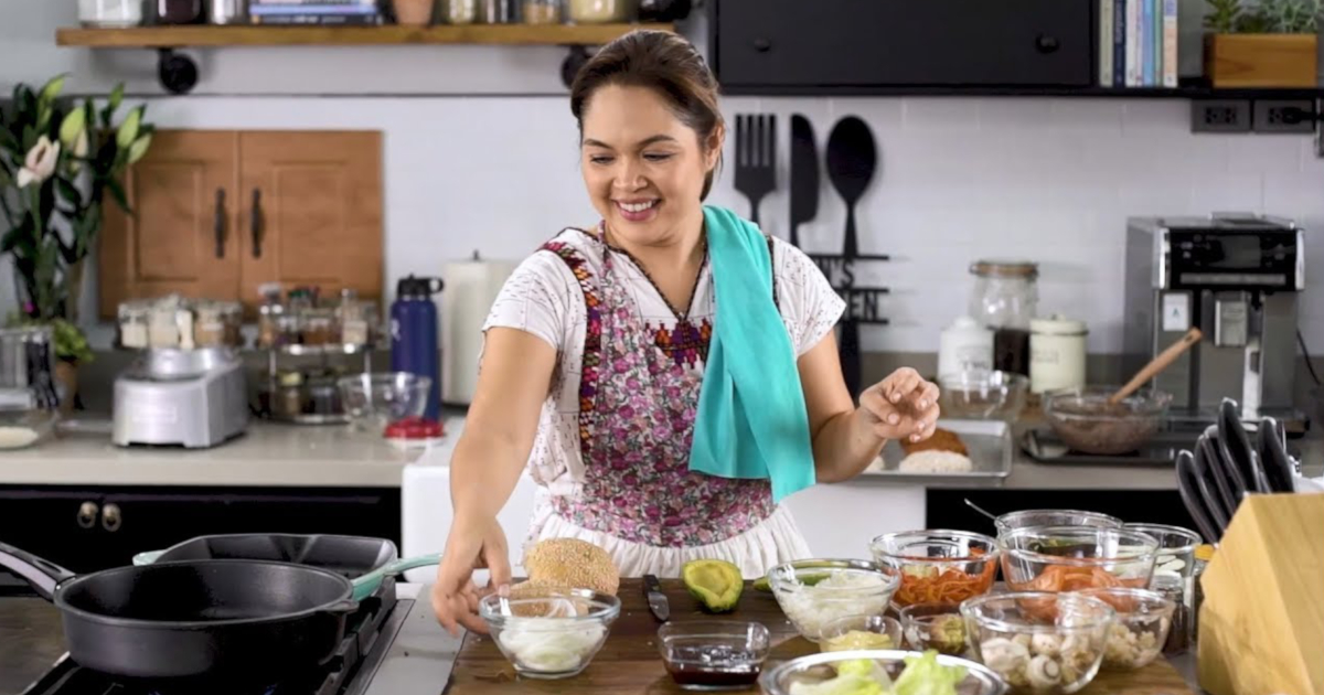 Look Judy Ann Santos Gets Youtube Award For Her Cooking Vlog When In Manila