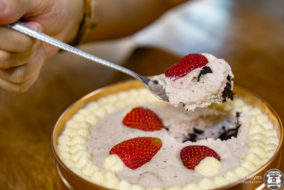 Featured image: strawberry oreo cheesecake