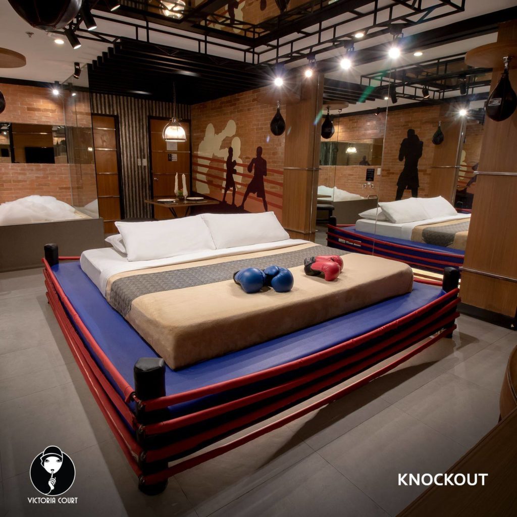 victoria court knockout themed rooms