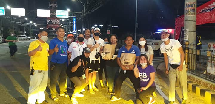 LOOK: Staff From A Restaurant Donated Food to COVID-19 Frontliners 3 89931560 213190329922280 2327342524575776768 n