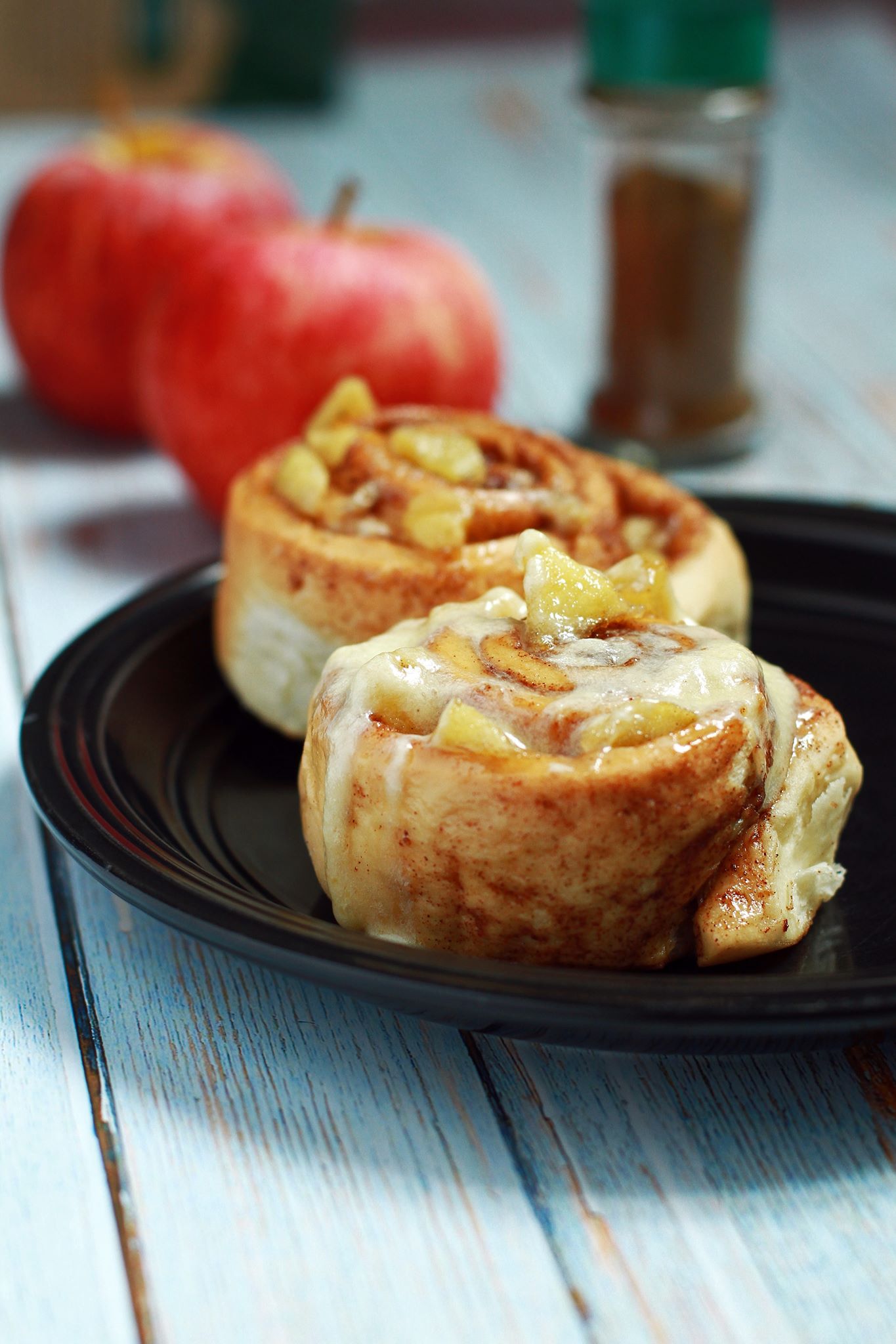 apple cinnamon rolls @gastronomiss
