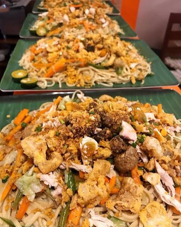 Farinas Ilocos Empanada pancit