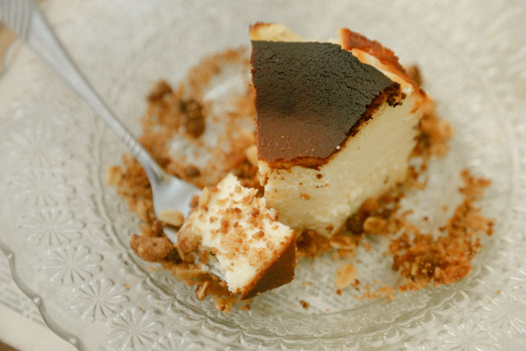 Dust of Sweetness Basque Burnt Cheesecake