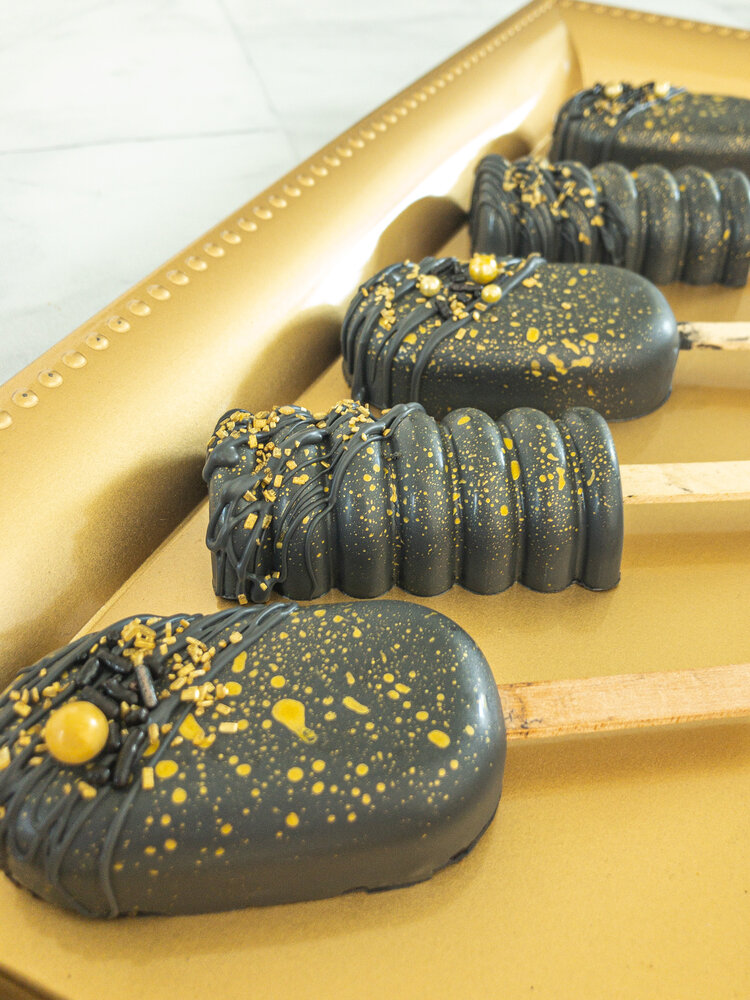 Cake Meets Popsicle in this Delicious Crossover, and it's just too Pretty to Eat 3 calajola catering cakesicles 2