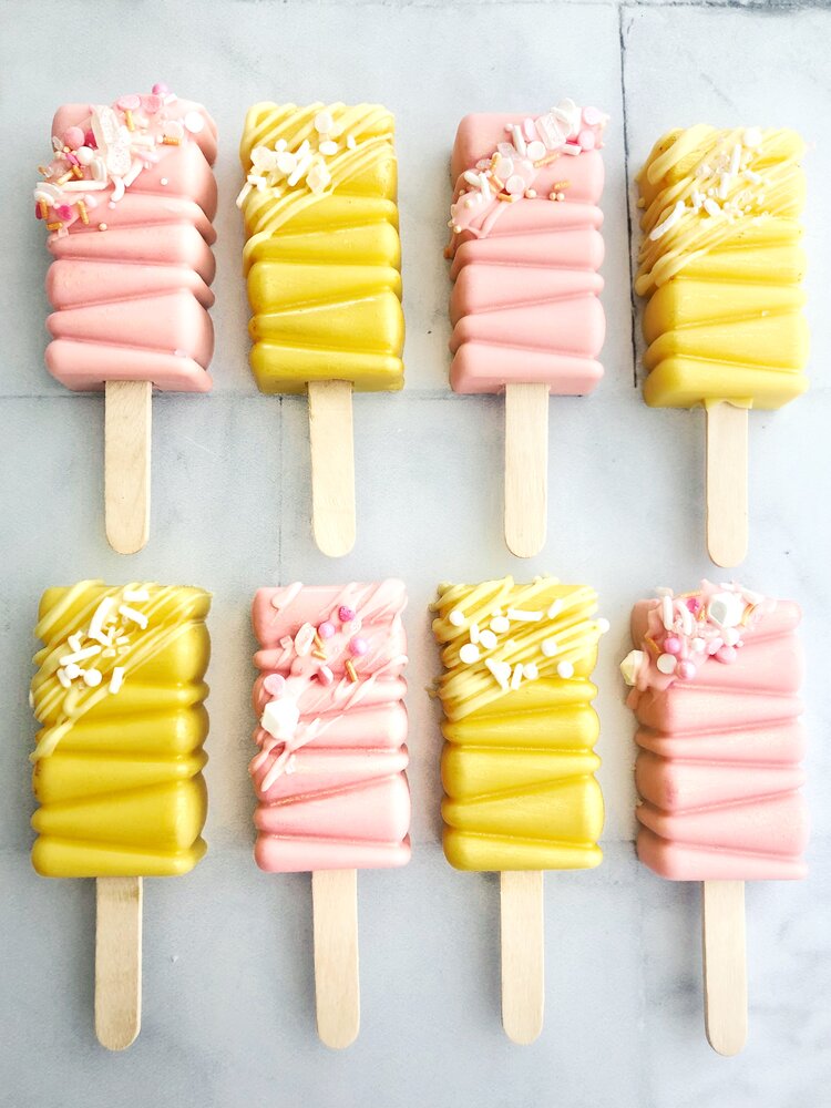 Cake Meets Popsicle in this Delicious Crossover, and it's just too Pretty to Eat 4 calajola catering cakesicles 5