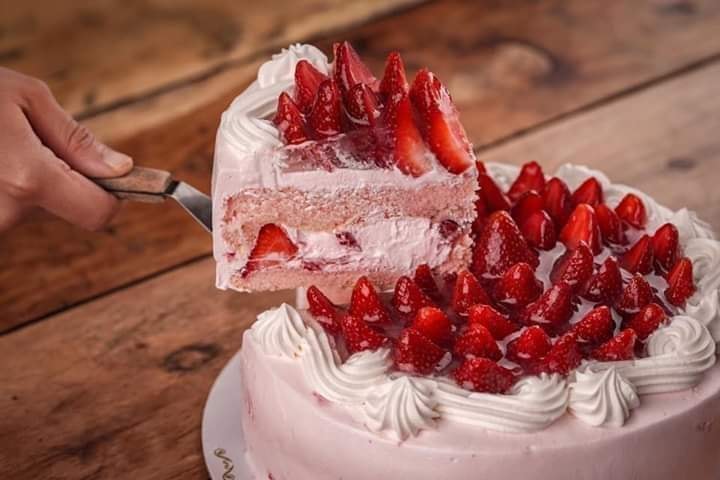 strawberry cake vizcos baguio