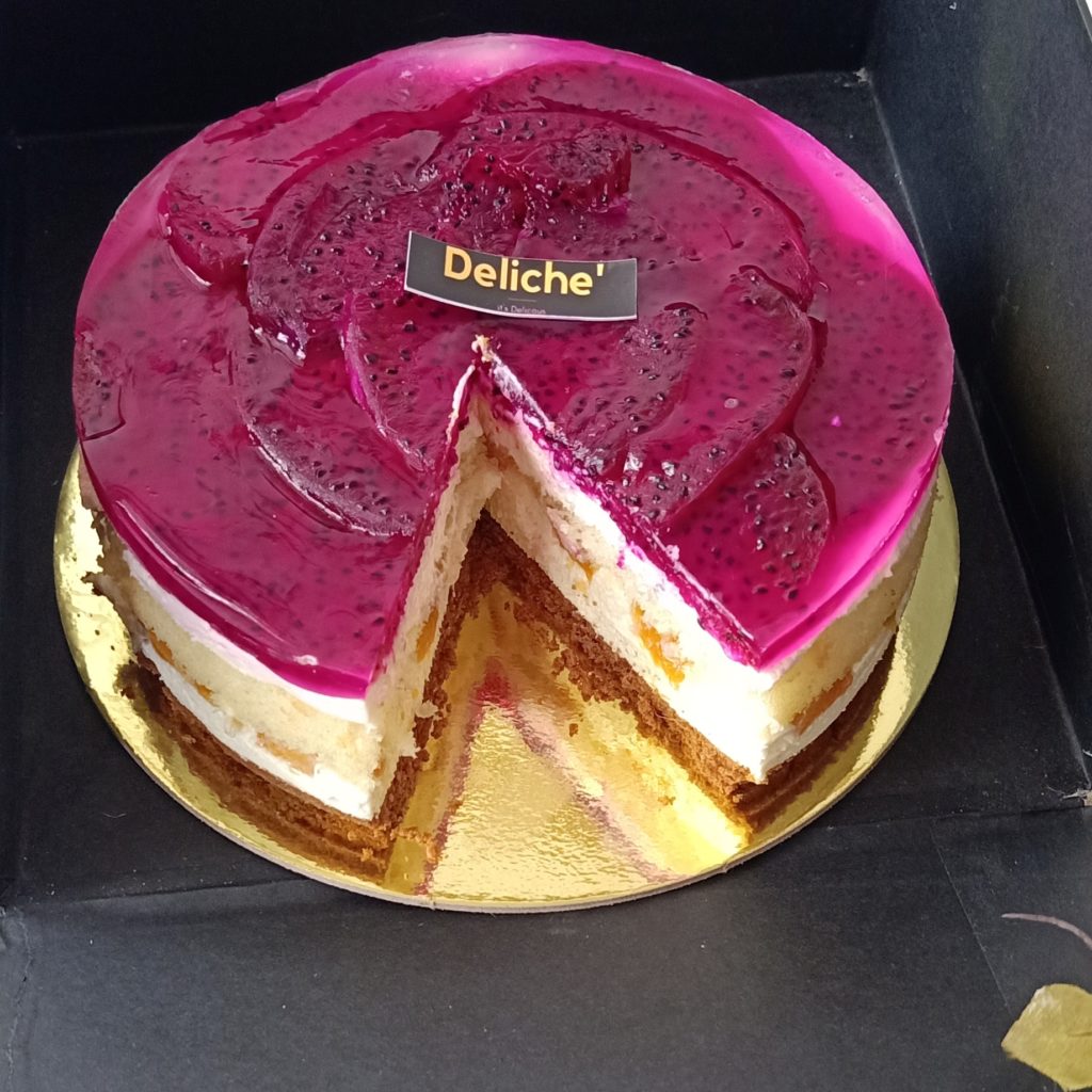 Deliche Dragonfruit Cake