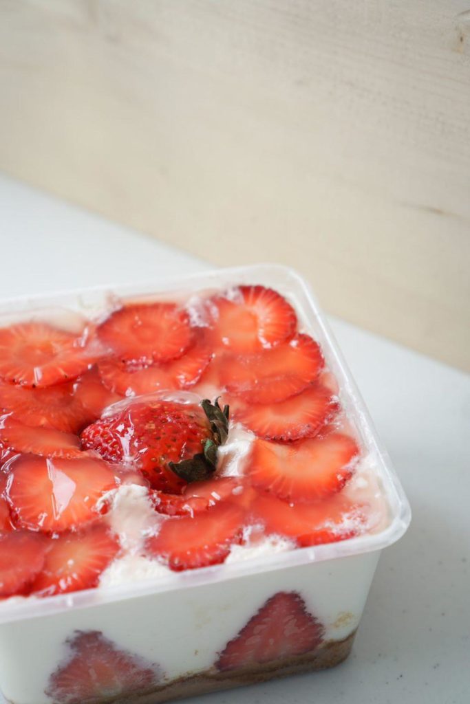 Deliche Strawberry Box Cake