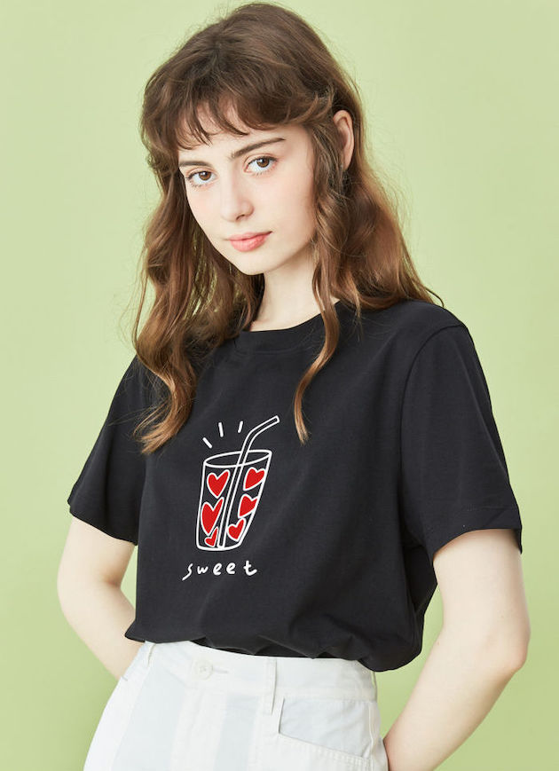 Going shopping? Here are some stylish pieces to add to your closet 7 Printed Graphic Shirt