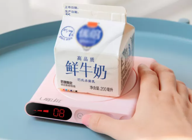 LOOK: This Mini Heating Coaster Will Keep Your Coffee Warm for Hours 2 Fibest Heating Coaster 3