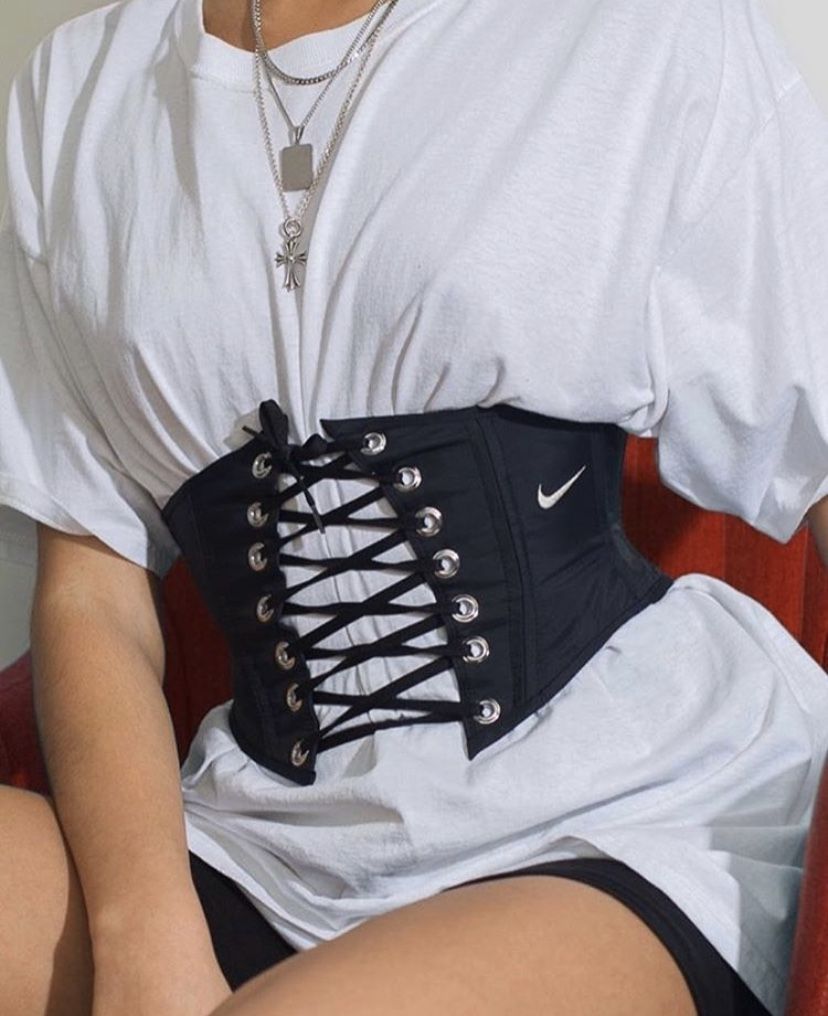 9 Fashion Items to Help You Get That E-Girl Aesthetic 9 corset1