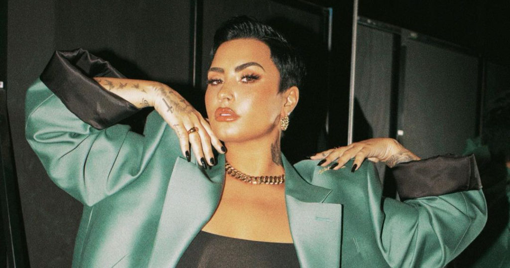 Demi Lovato Now Identifies as Non-Binary, Changes Pronouns ...