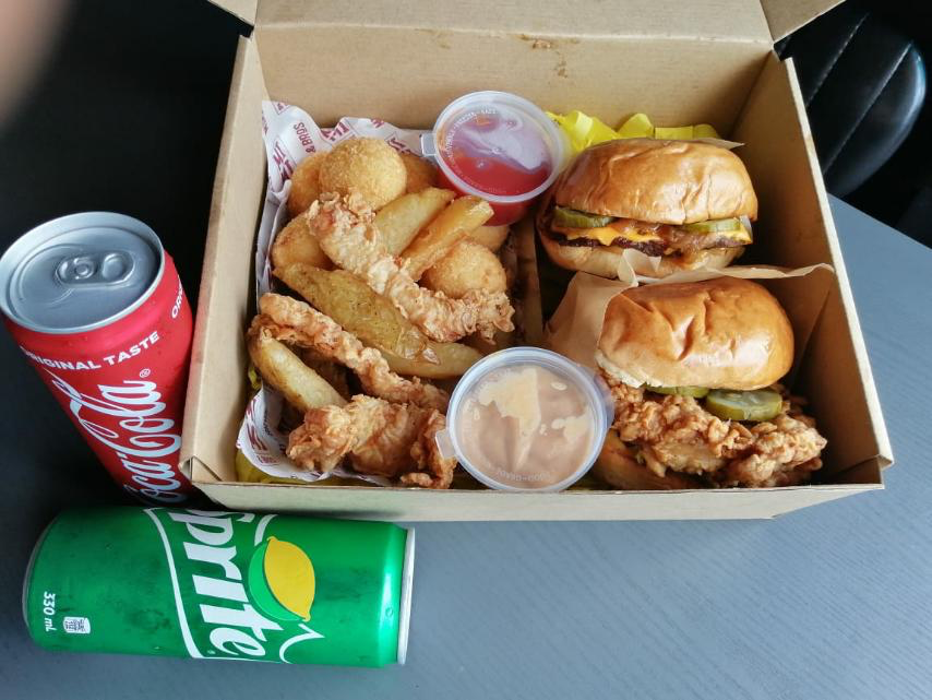 11 Cheeseburgers You Need to Try Right Now 9 Mimi and Bros Munch Box Cheeseburger