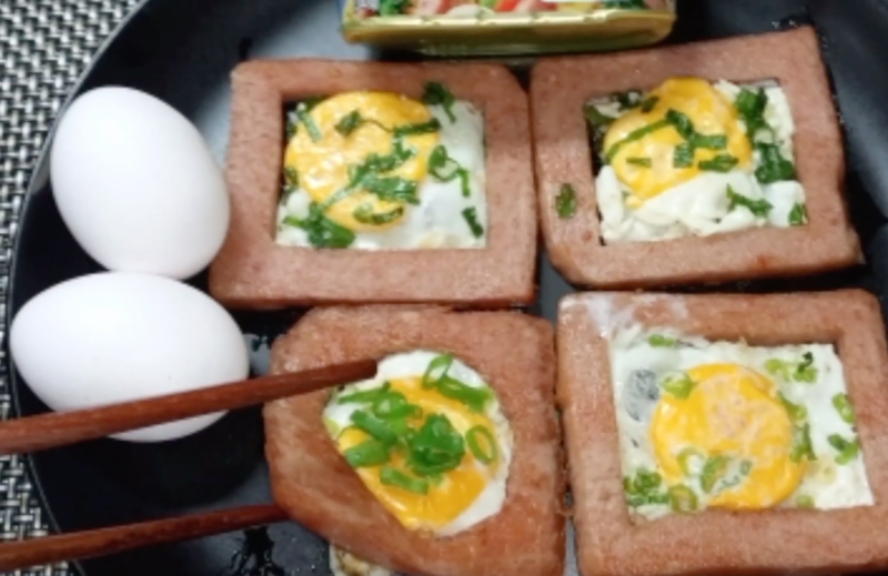spam eggs in a hole
