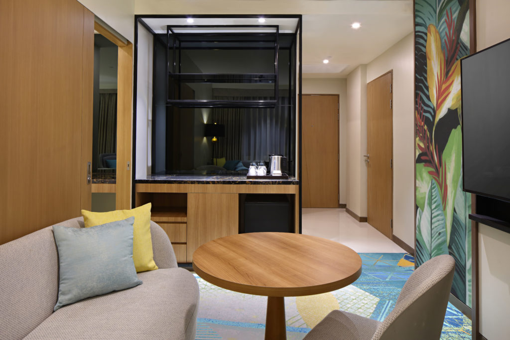 Holiday Inn Cebu City King Bed One Bedroom Suite 3