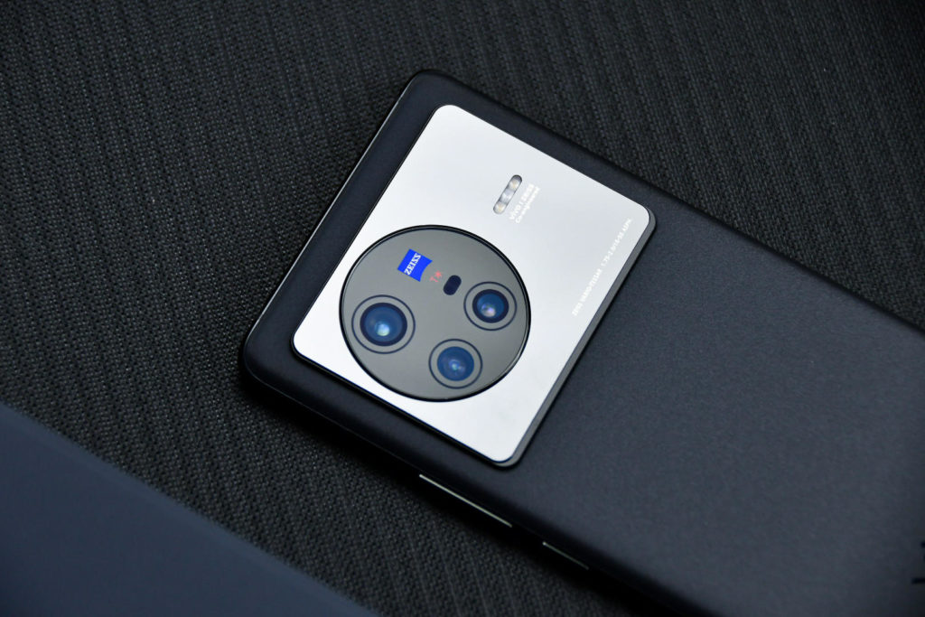 vivo Partners with ZEISS For New X80 Series 3 vivo X80 series cosmic black