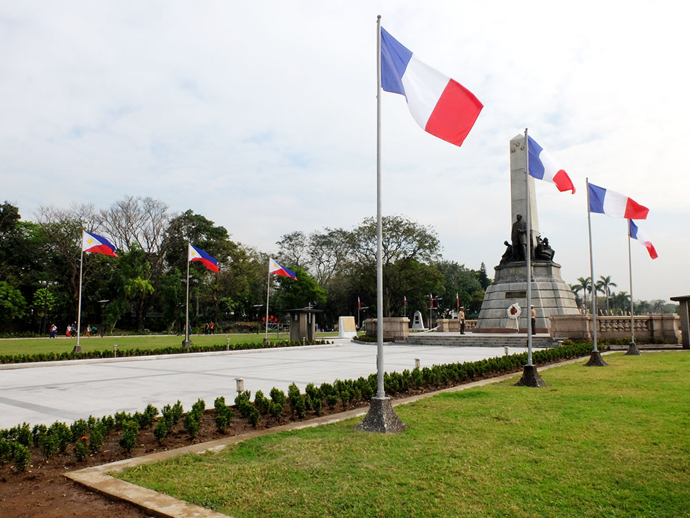 FR PH flags at Rizal Park 2015