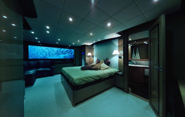 luxury submarine bedroom 600x380 1