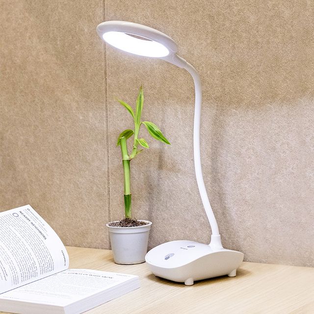SM Stationery Rechargeable Desk Lamp