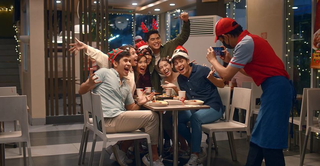 Jollibee Brings Back the All-Out Joy of Pinoy Christmas in ‘Sarap ng Pasko’ Campaign 3 JBSarapngPasko3