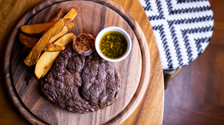 Ribeye Steak (c) Calm Bar Bangkok