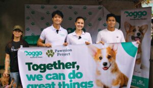Pawssion Project volunteer - Mikael Daez and Megan Young - Doggo CEO Kurt Cheng