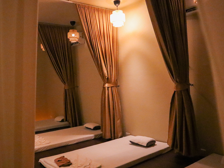 (c) WIM in Thailand | Thai Massage Room of AROKA Massage