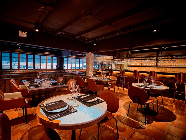 (c) Hybrid Restaurant and Wine Bar | Lavish atmosphere at the restaurant