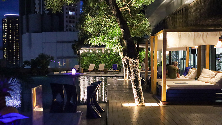 (c) WIM in Thailand | Relaxed ambiance at View Bangkok Rooftop Bar