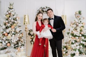 LOOK: Jessy Mendiola and Luis Manzano Share Beautiful Christmas Family Photos 1 Jessy Mendiola and Luis Manzano christmas family shoot
