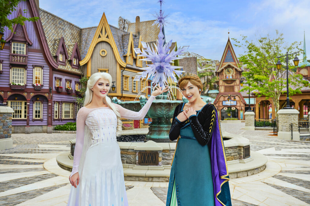 HKDL World of Frozen Anna and Elsa
