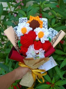Valentine's Day Gift Ideas crochet bouquet