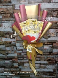 Valentine's Day Gift Ideas: 10 Creative Bouquet Alternatives That Don't Wither 4 Valentine's Day Gift Ideas money bouquet