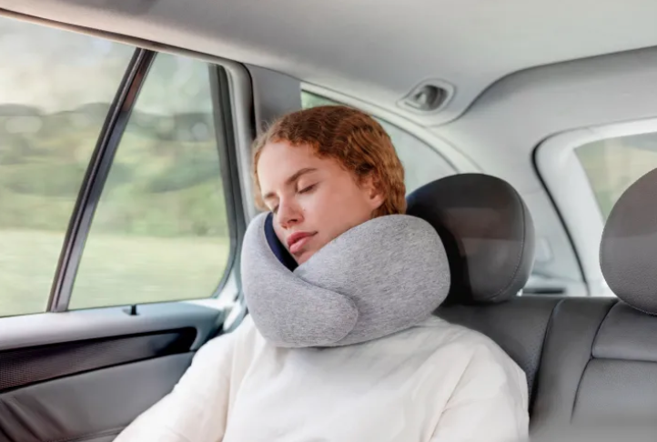 10 Functional Travel Essentials For Mom on Her Next (Well-Deserved) Vacation 2 neck pillow lazada