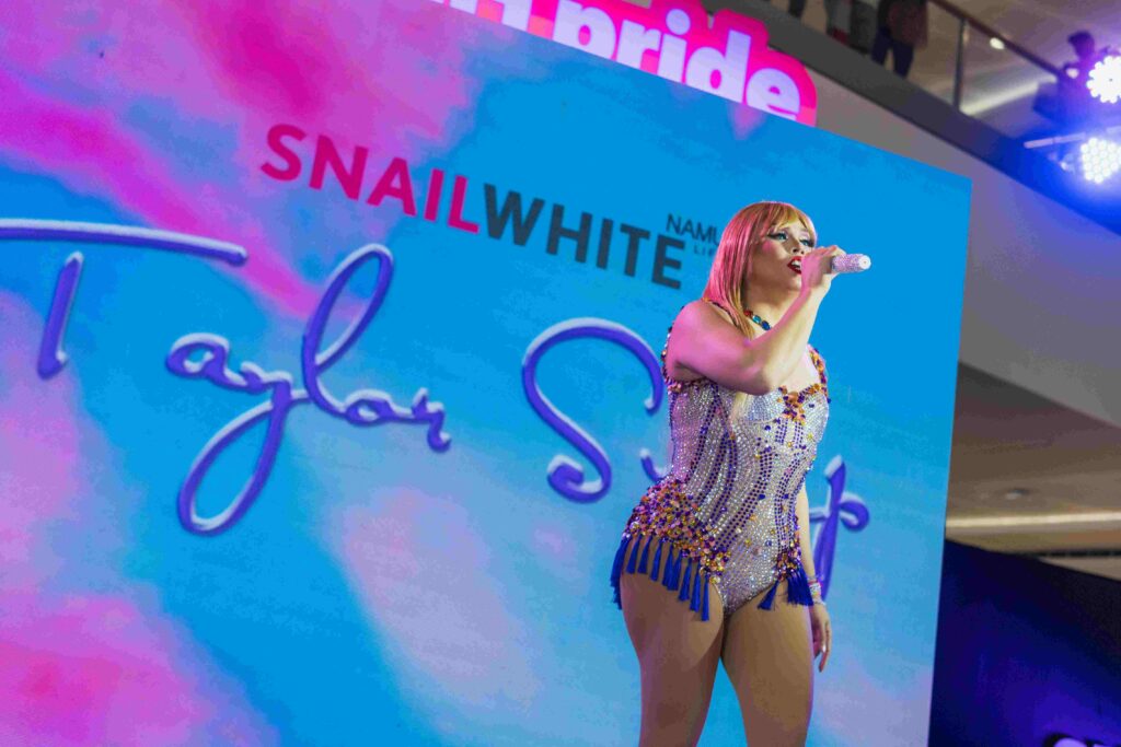 SM Beauty 7 Drag Performer