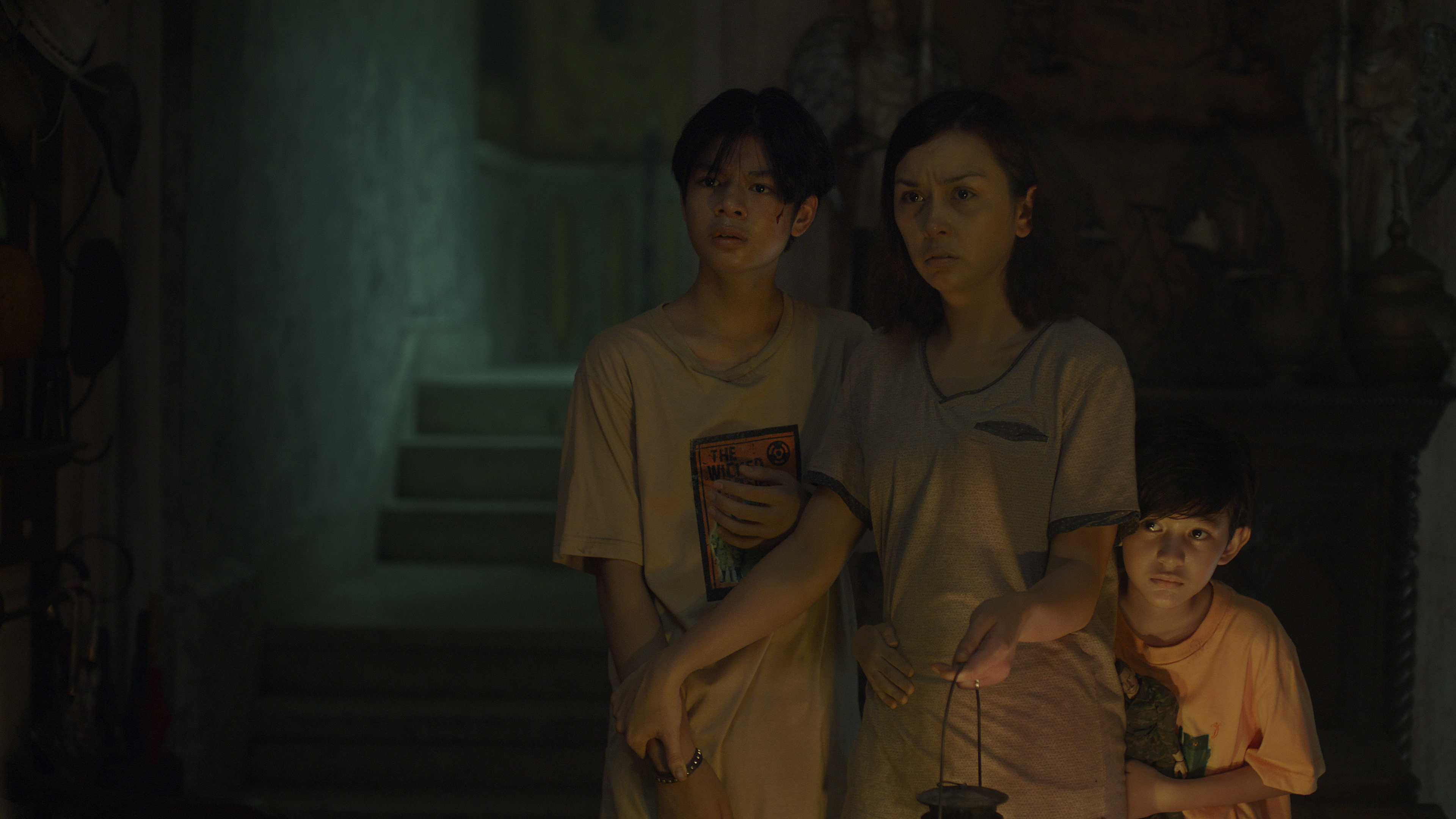 Netflix Philippines Drops Spine-Chilling Trailer for Its First Zombie Feature "Outside" 2 Outside Netflix