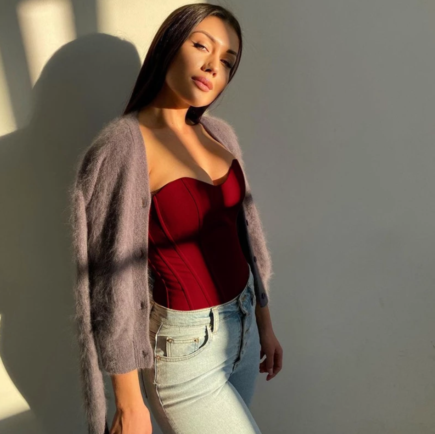 Christmas Outfit Ideas for Women to Look Festive and Fabulous This Holiday Season 4 Christmas outfits ideas