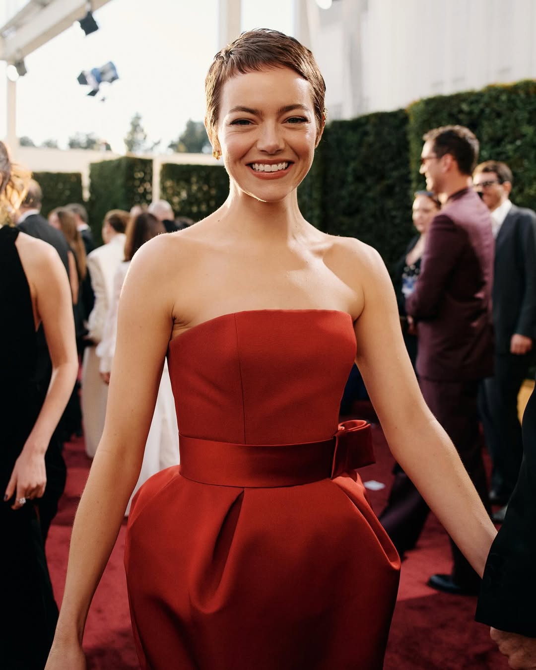 LOOK: The Best-Dressed Hollywood Celebrities at the 2025 Golden Globes 3 Emma Stone