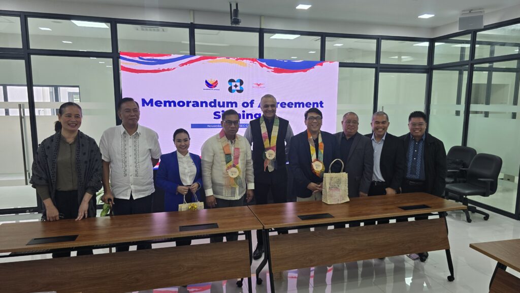 MOU SIGNING STANDING LEFT TO RIGHT