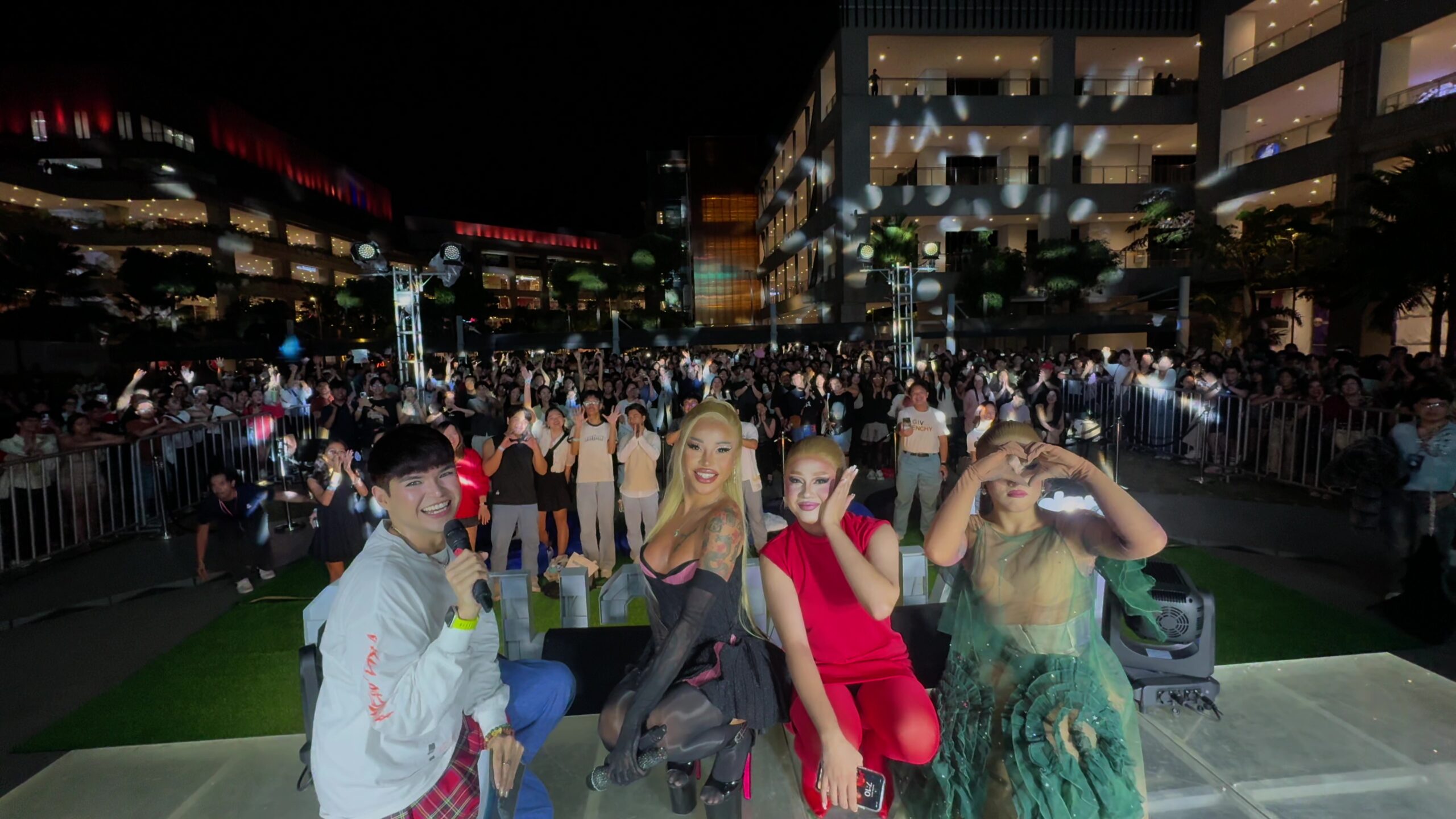 Ariana Grande Shares Heartfelt Reaction to Filipino Fans at the "Brighter Days Ahead" Watch Party 5 Ariana Grande Brighter Days Ahead Watch Party Philippines