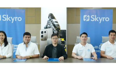 The MOA signing led by (L-R) Infinix marketing manager Jelly Buan, assistant retail manager Elton Paque and head of HQ retail Kim Yang, together with Skyro’s head of POS business Lowen Medina and key accounts lead Yernar Ashimov.