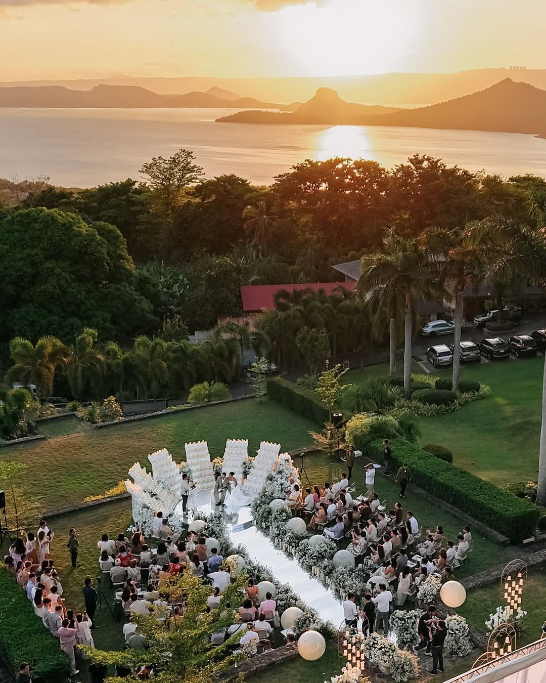 John Prats Isabel Oli renew wedding vows