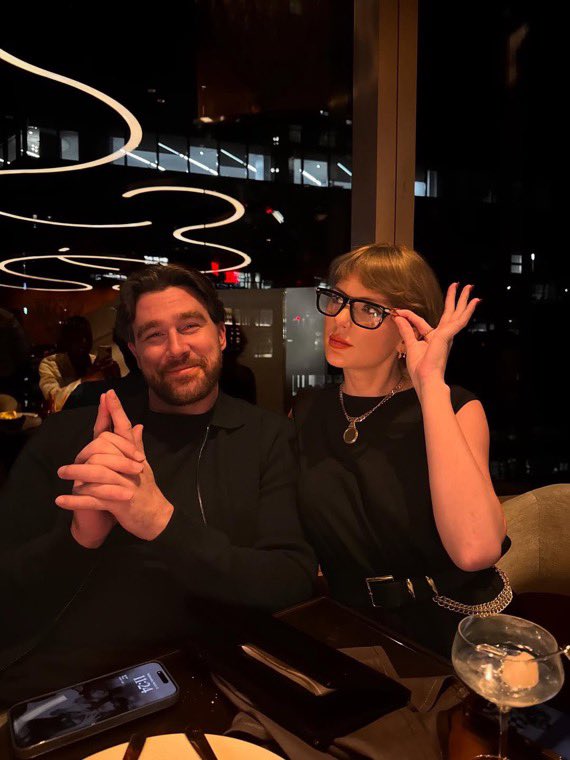 IN PHOTOS: Taylor Swift and Travis Kelce Are Now IG Official 3 Gwp1JWqXMAAbdE